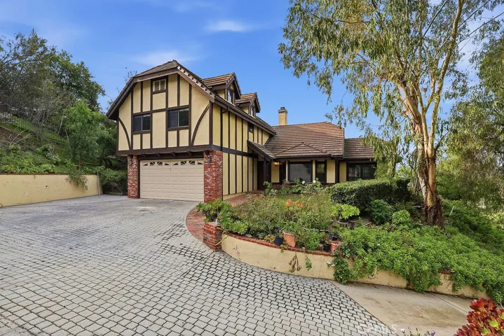 24300 Sylvan Glen, Calabasas, California 91302