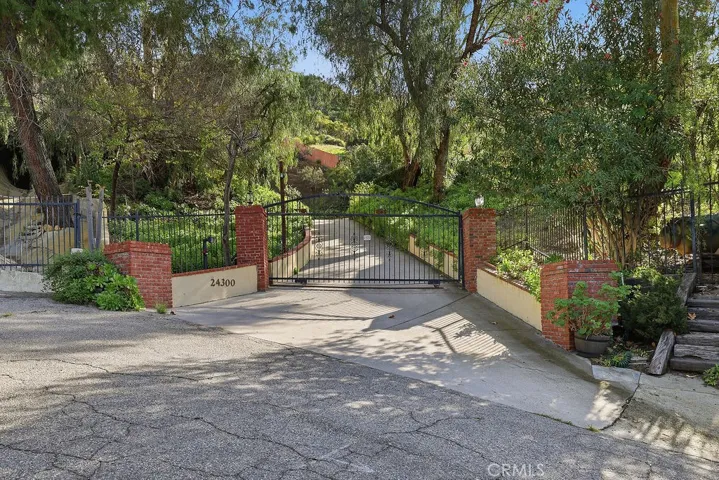 24300 Sylvan Glen, Calabasas, California 91302
