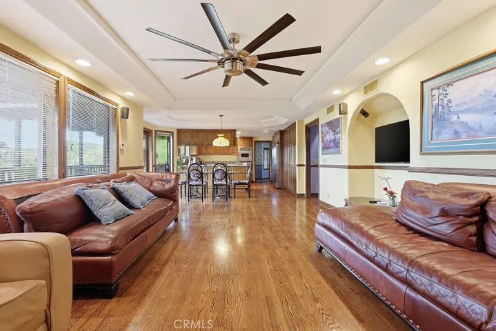 24300 Sylvan Glen, Calabasas, California 91302
