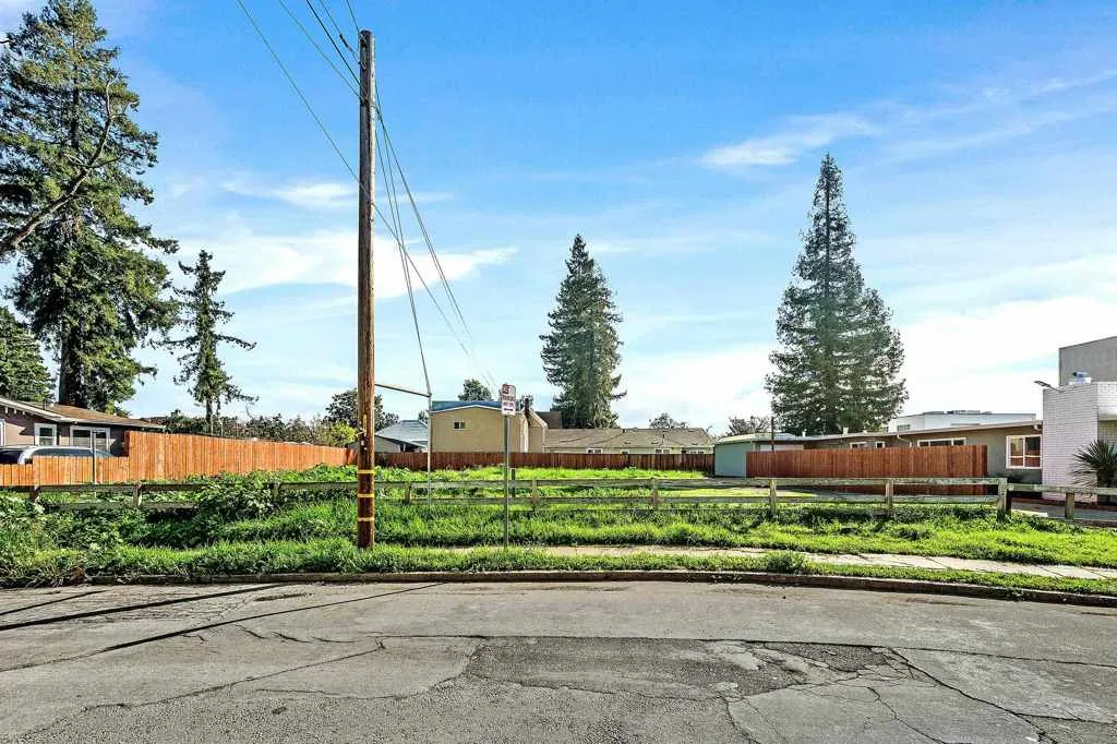 Front of Lot