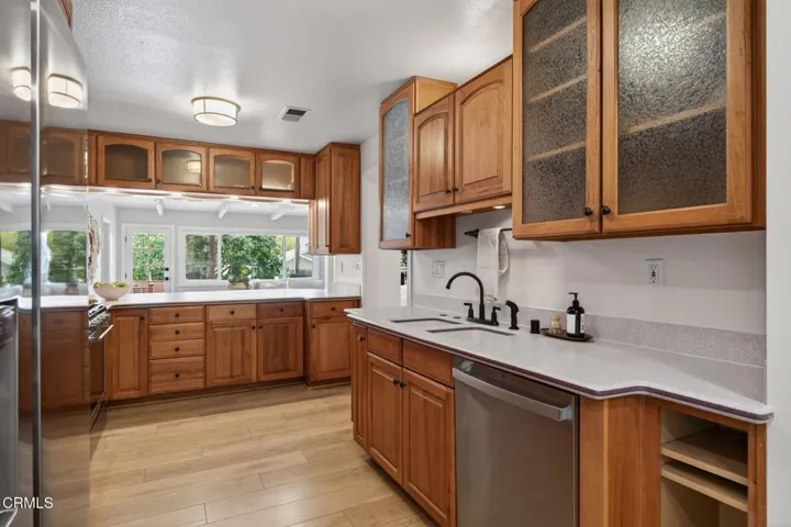 12-web-or-mls-UpmarketMedia_75Neish-046