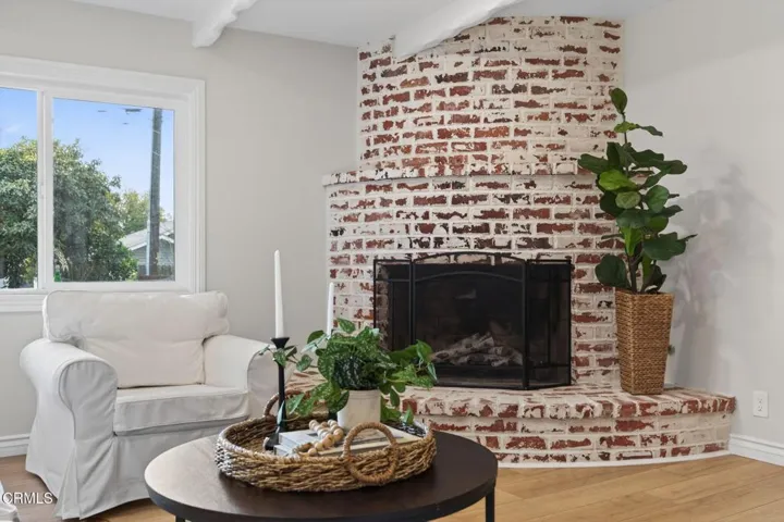 31-web-or-mls-UpmarketMedia_75Neish-094