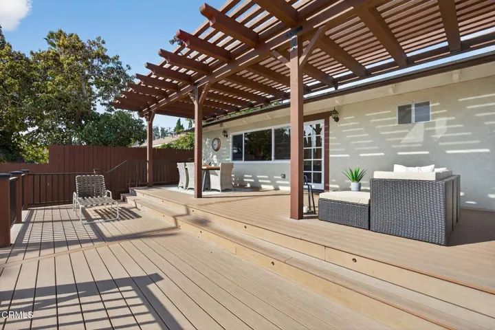 52-web-or-mls-UpmarketMedia_75Neish-199