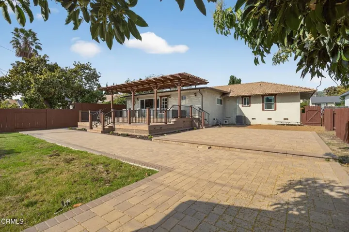 61-web-or-mls-UpmarketMedia_75Neish-177