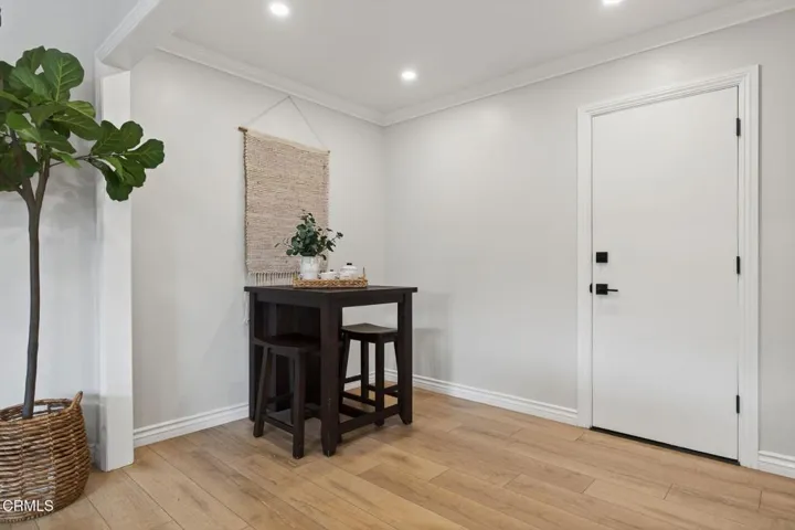 32-web-or-mls-UpmarketMedia_75Neish-087