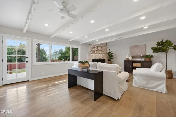 26-web-or-mls-UpmarketMedia_75Neish-093