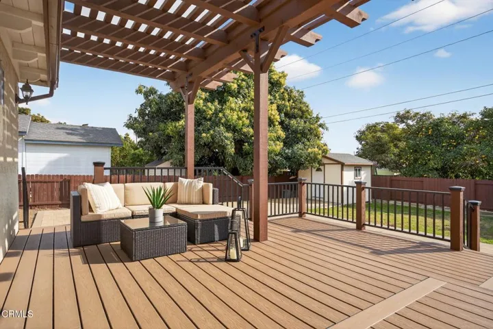 53-web-or-mls-UpmarketMedia_75Neish-157