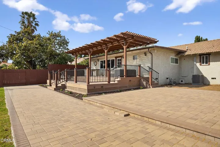 58-web-or-mls-UpmarketMedia_75Neish-178