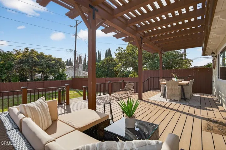 54-web-or-mls-UpmarketMedia_75Neish-161