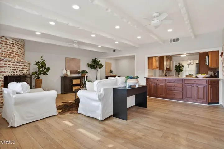 24-web-or-mls-UpmarketMedia_75Neish-075