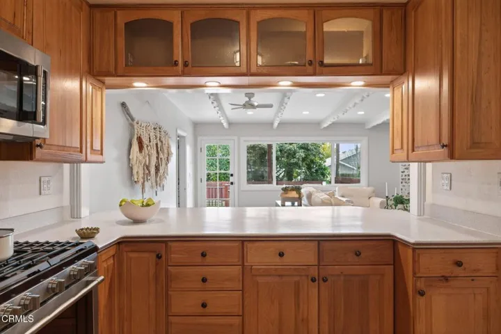 16-web-or-mls-UpmarketMedia_75Neish-060