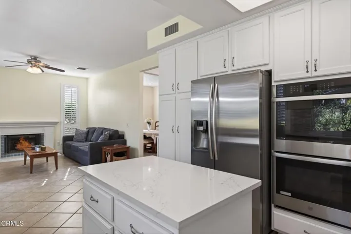 21-web-or-mls-UpmarketMedia_1419oak-052