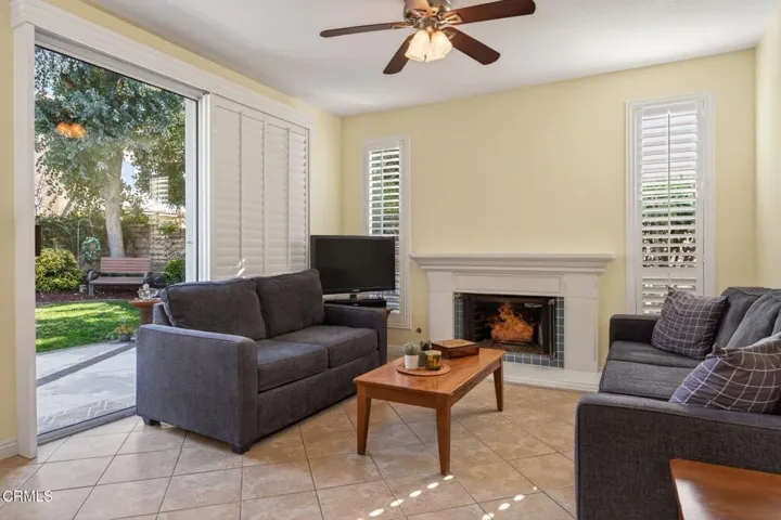 28-web-or-mls-UpmarketMedia_1419oak-059