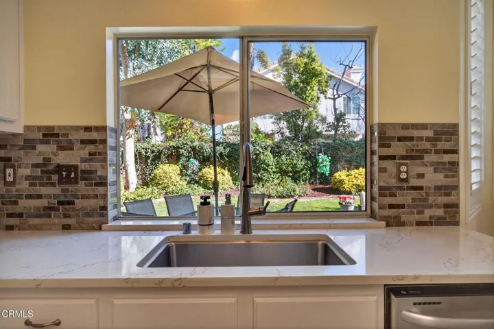 18-web-or-mls-UpmarketMedia_1419oak-043