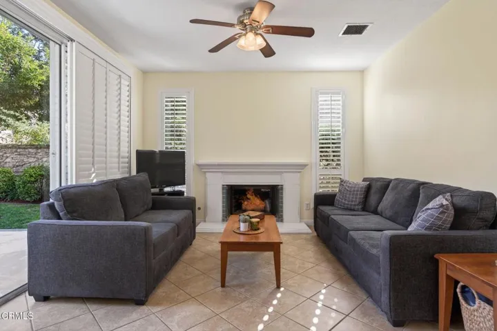 27-web-or-mls-UpmarketMedia_1419oak-055