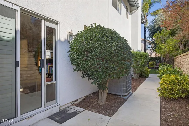 55-web-or-mls-UpmarketMedia_1419oak-079