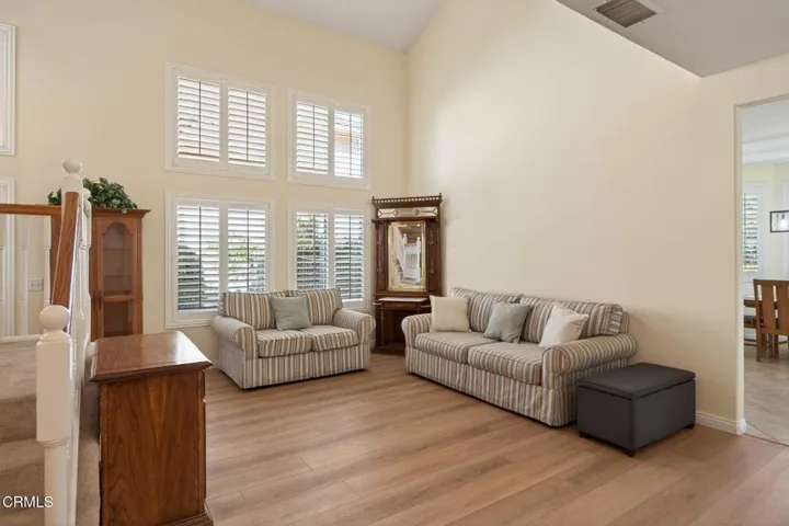 13-web-or-mls-UpmarketMedia_1419oak-014