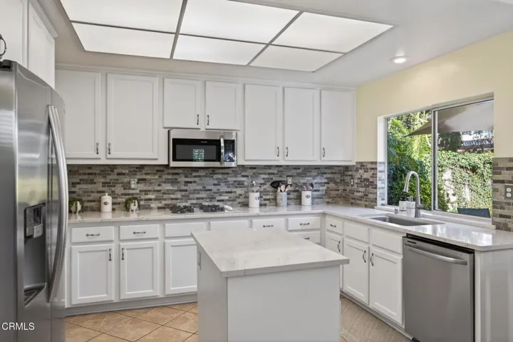 17-web-or-mls-UpmarketMedia_1419oak-040