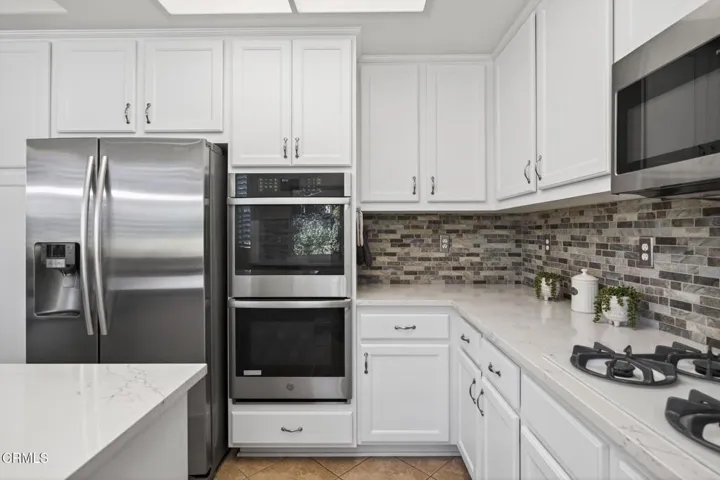 19-web-or-mls-UpmarketMedia_1419oak-046