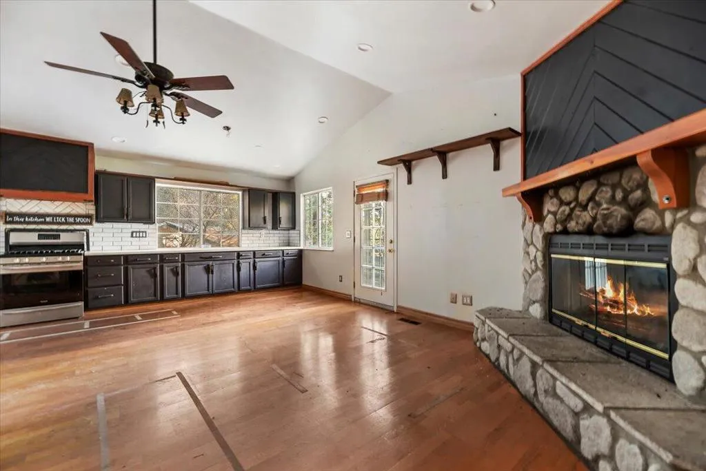 810 Oakmont Lane, Lake Arrowhead, California 92352 home-pic-15