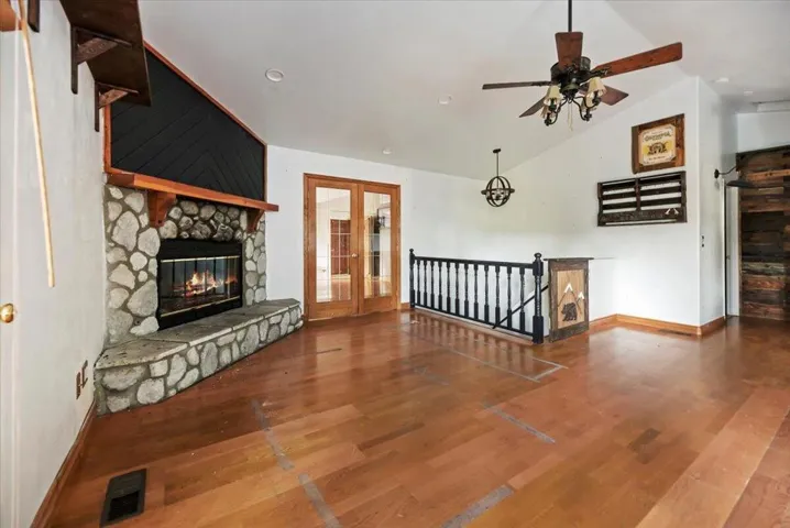 17-Dining Area