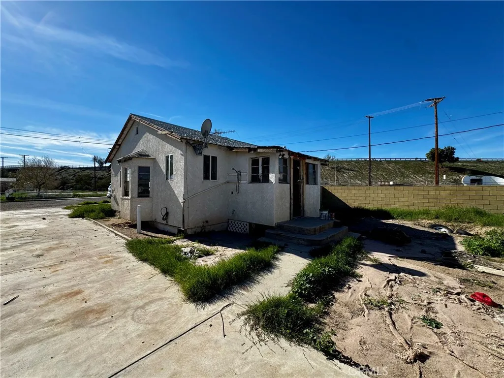 310 Walnut, Needles, California 92363 home-pic-3