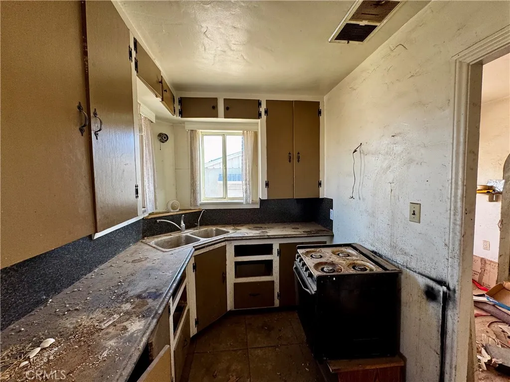 310 Walnut, Needles, California 92363 home-pic-12