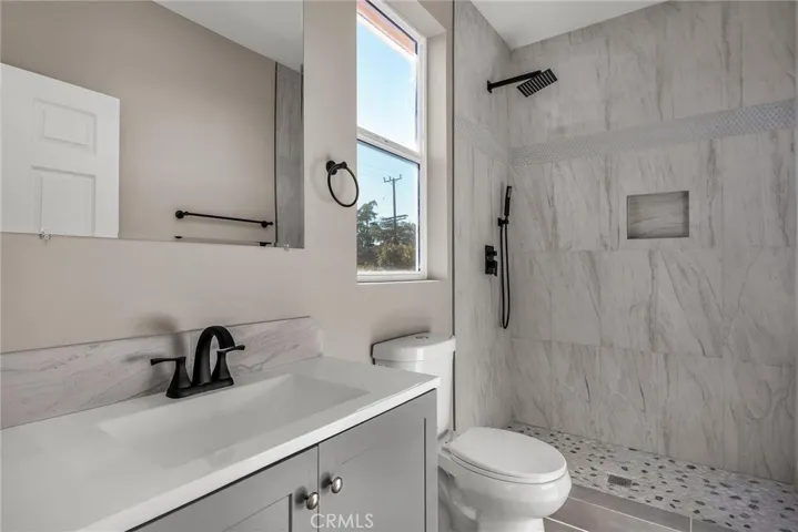 En-suite bathrooms with standing showers