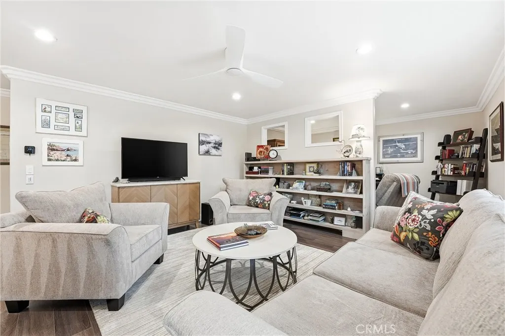969 Calle Aragon 1c, Laguna Woods, California 92637 home-pic-2