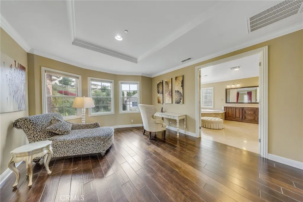 Master sitting area