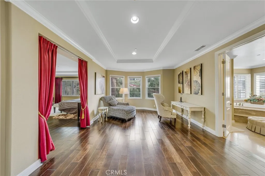 Master sitting area