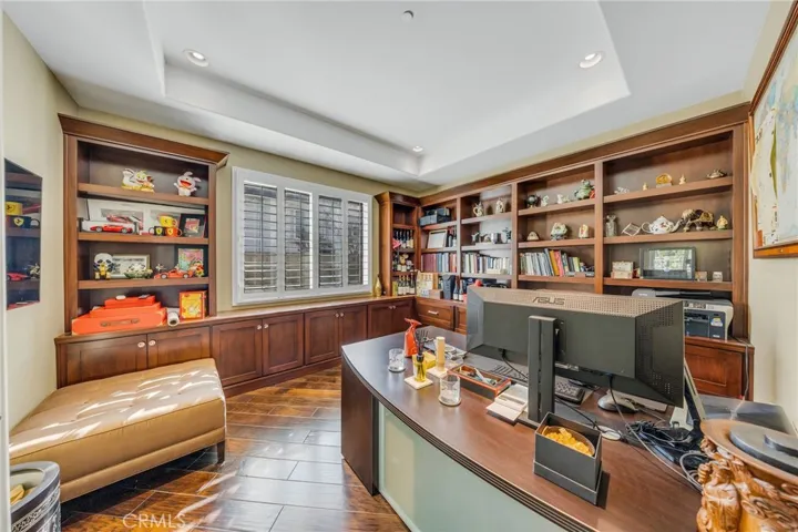 Downstairs office / bed