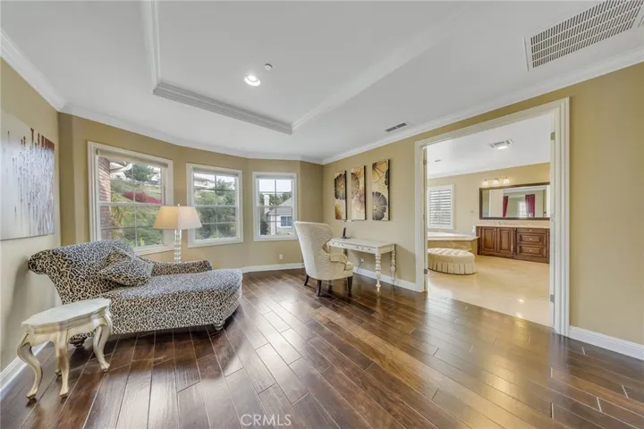 Master sitting area
