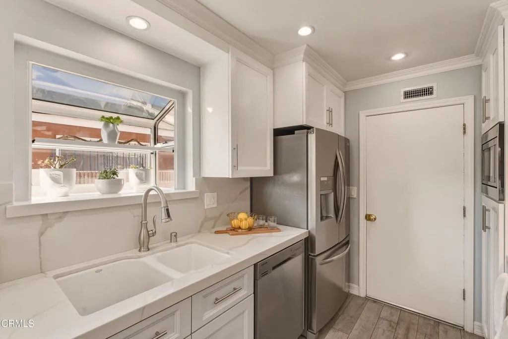 514 E Moorehaven Drive, Carson, California 90746 home-pic-12