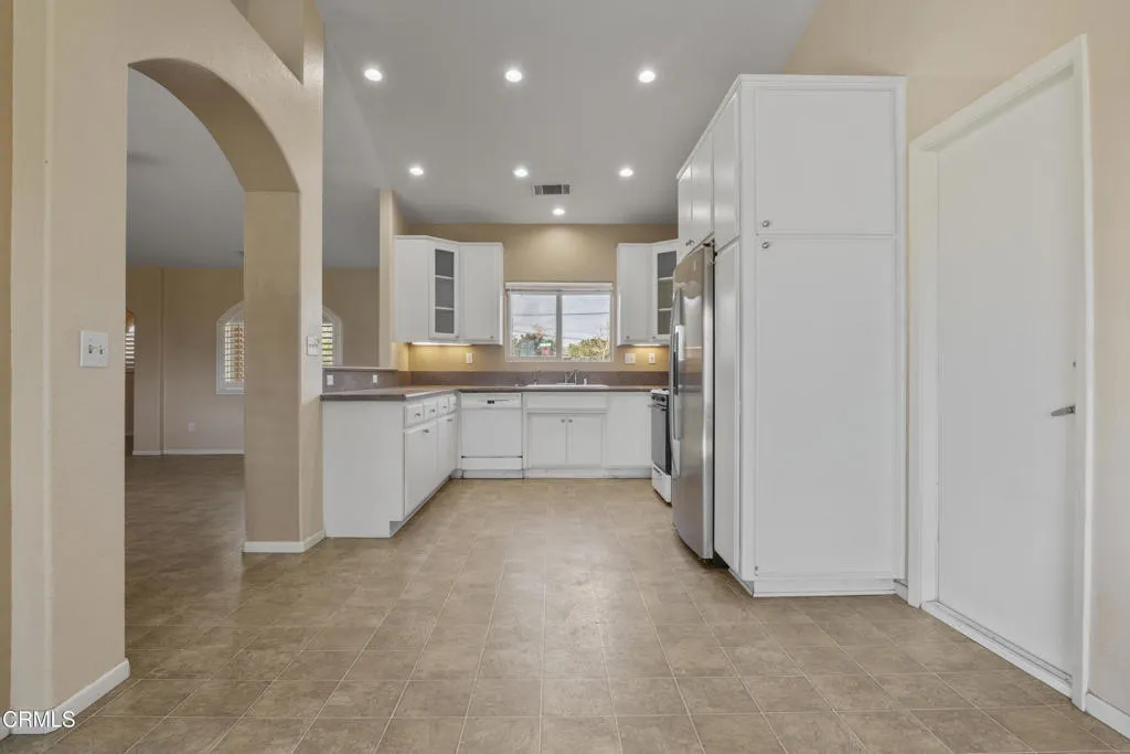 17355 La Junta Street, Hesperia, California 92345 home-pic-11