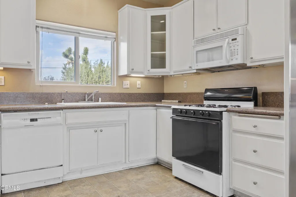 17355 La Junta Street, Hesperia, California 92345 home-pic-9
