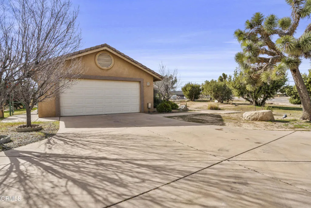 17355 La Junta Street, Hesperia, California 92345 home-pic-2