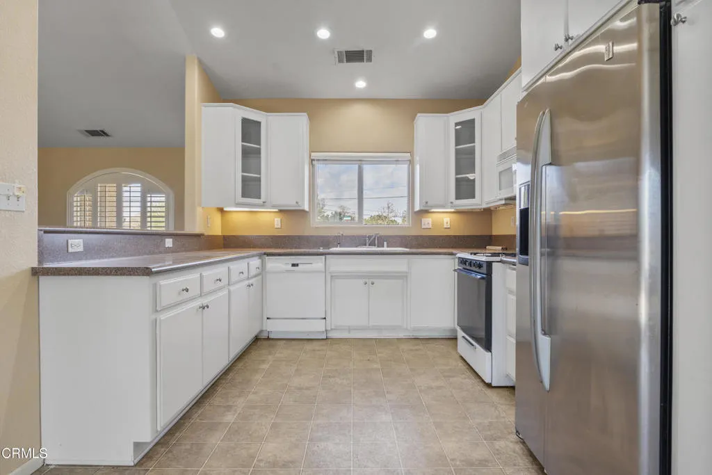 17355 La Junta Street, Hesperia, California 92345 home-pic-10