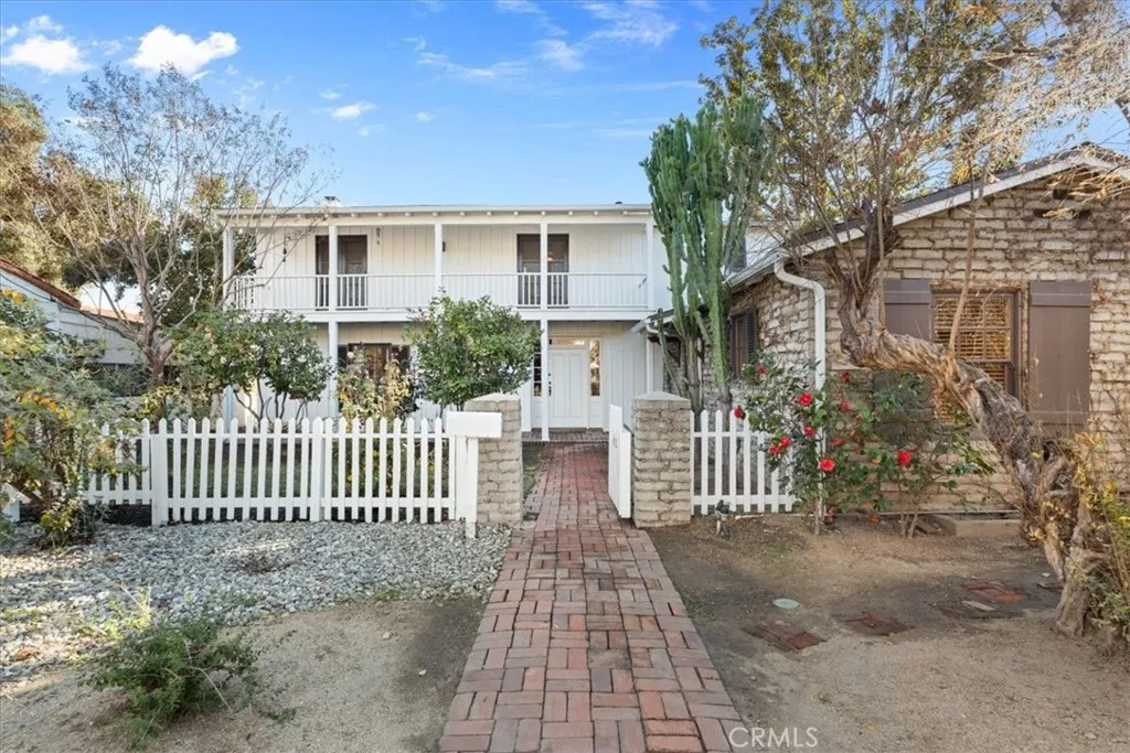 472 W 10th, Claremont, California 91711 home-pic-11