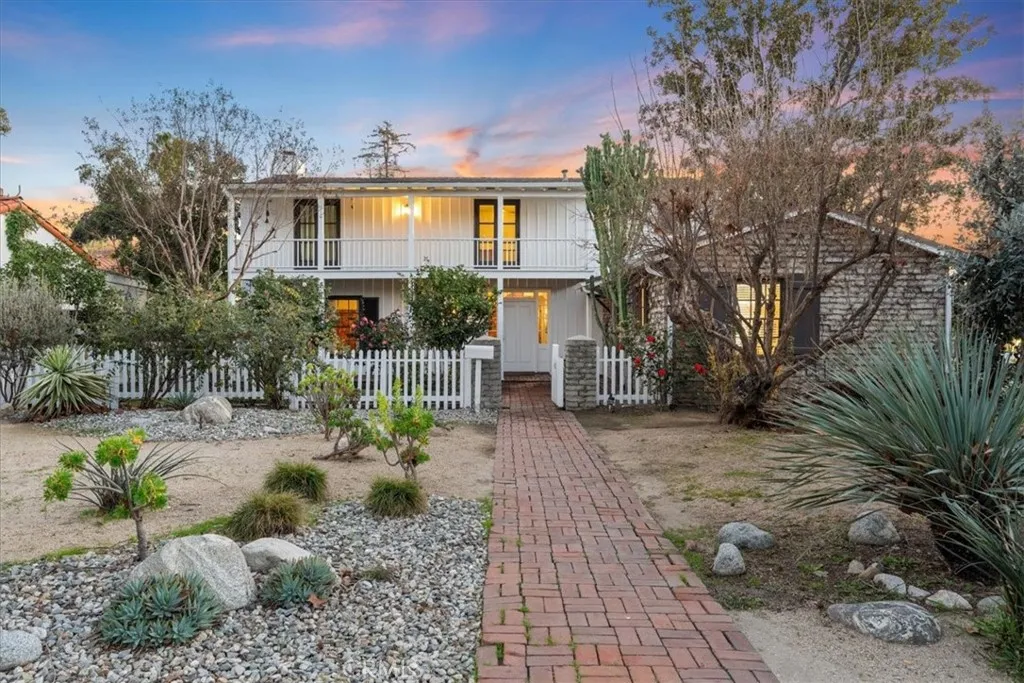 472 W 10th, Claremont, California 91711 home-pic-2