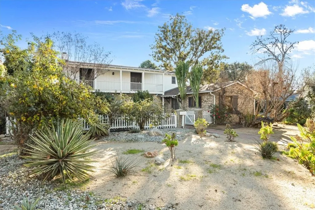 472 W 10th, Claremont, California 91711 home-pic-10