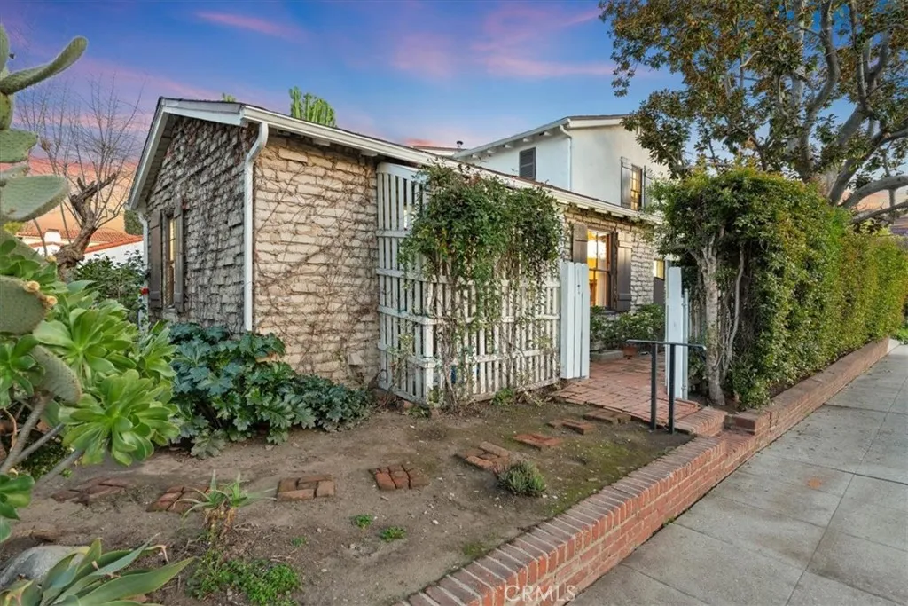 472 W 10th, Claremont, California 91711 home-pic-6