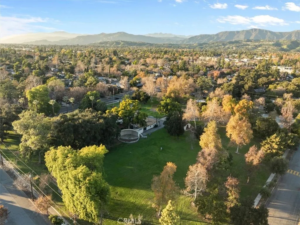 472 W 10th, Claremont, California 91711 home-pic-61