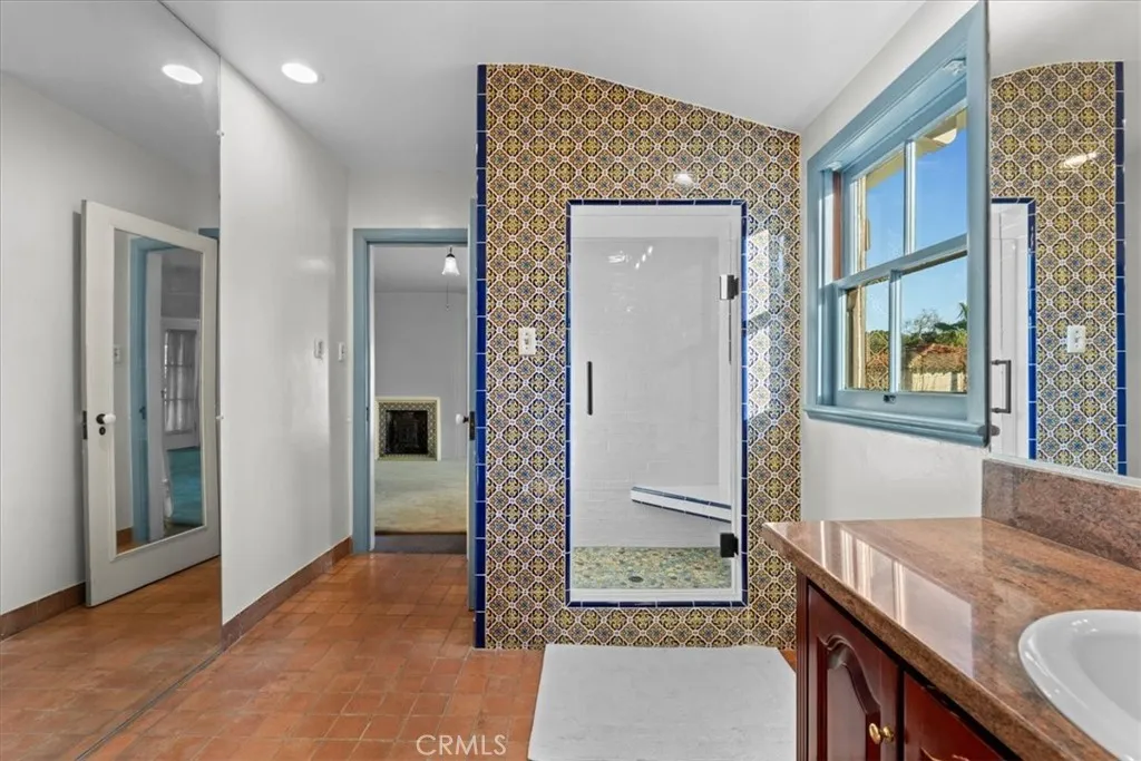 472 W 10th, Claremont, California 91711 home-pic-39