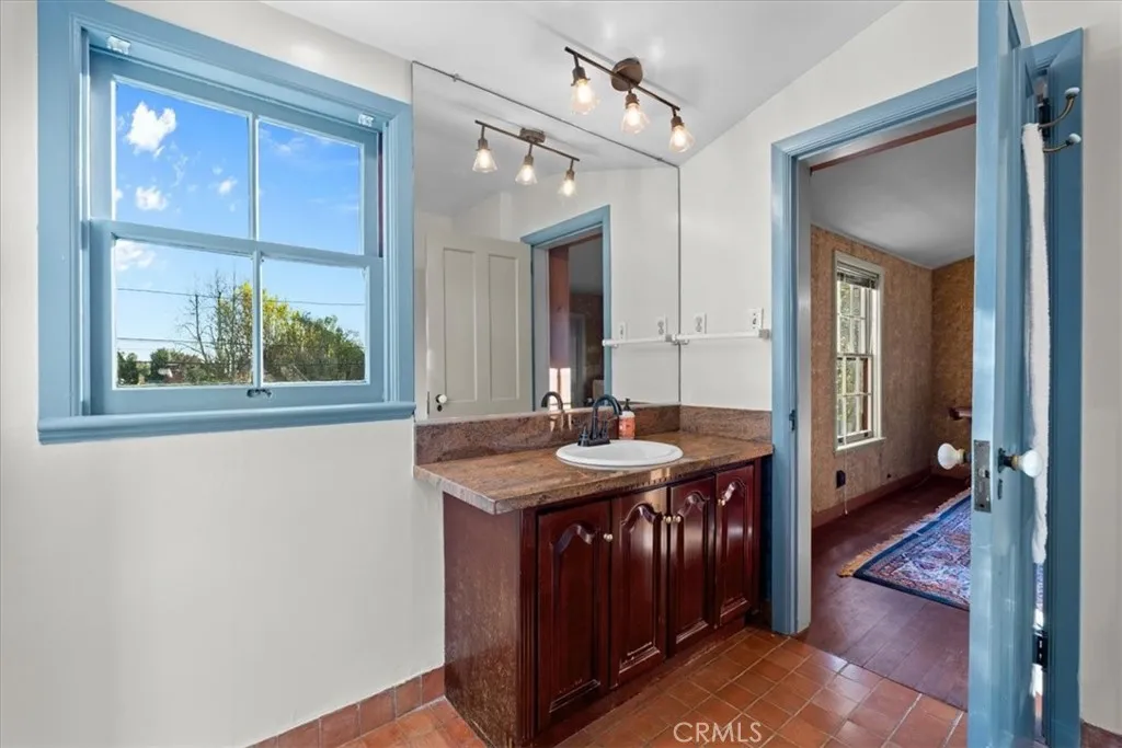 472 W 10th, Claremont, California 91711 home-pic-38