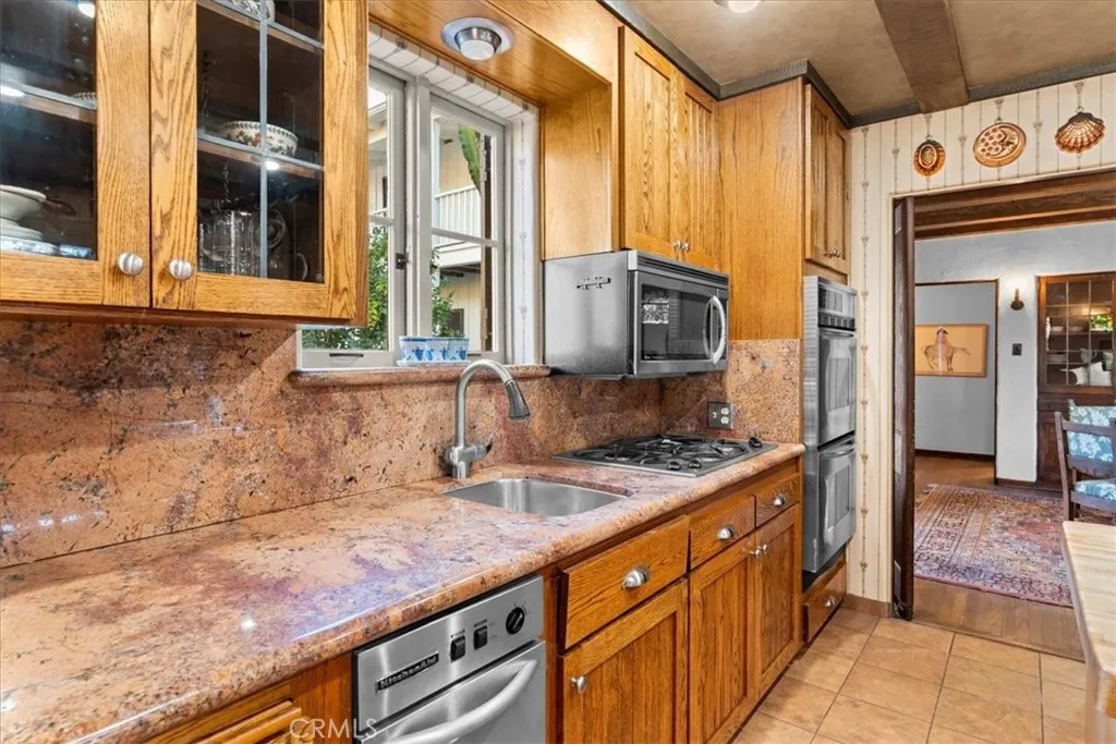 472 W 10th, Claremont, California 91711 home-pic-28