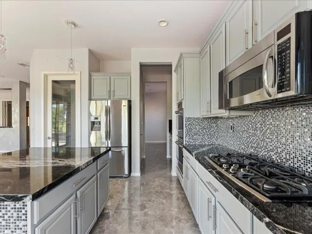 28-Kitchen