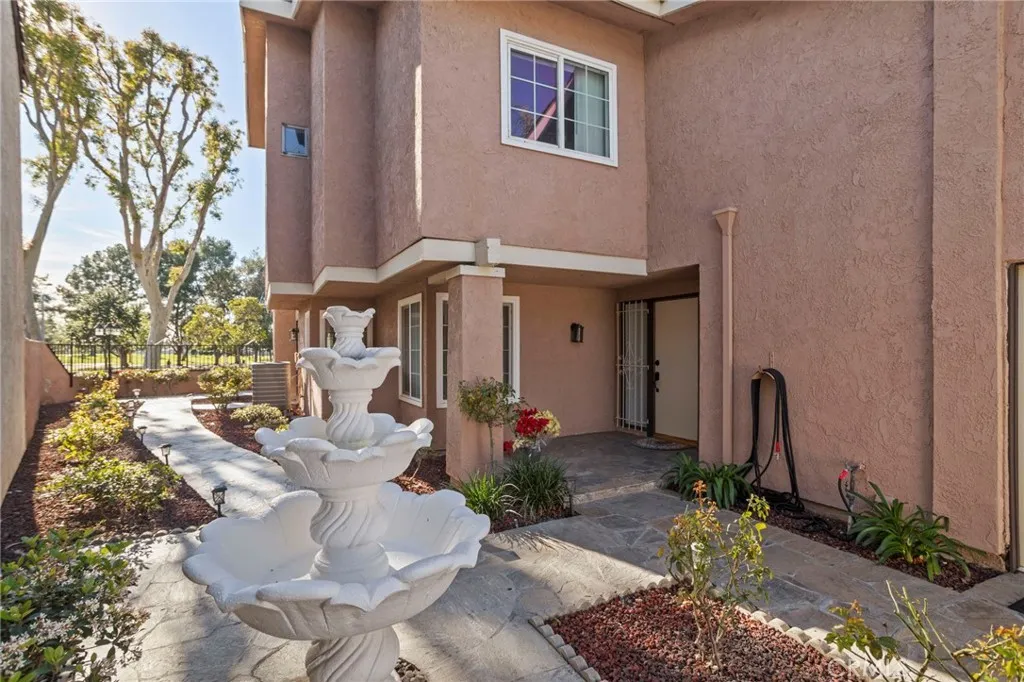 1981 W Bayshore, Anaheim, California 92801 home-pic-4