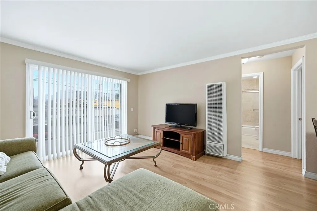637 Atlantic 3, Long Beach, California 90802 home-pic-2