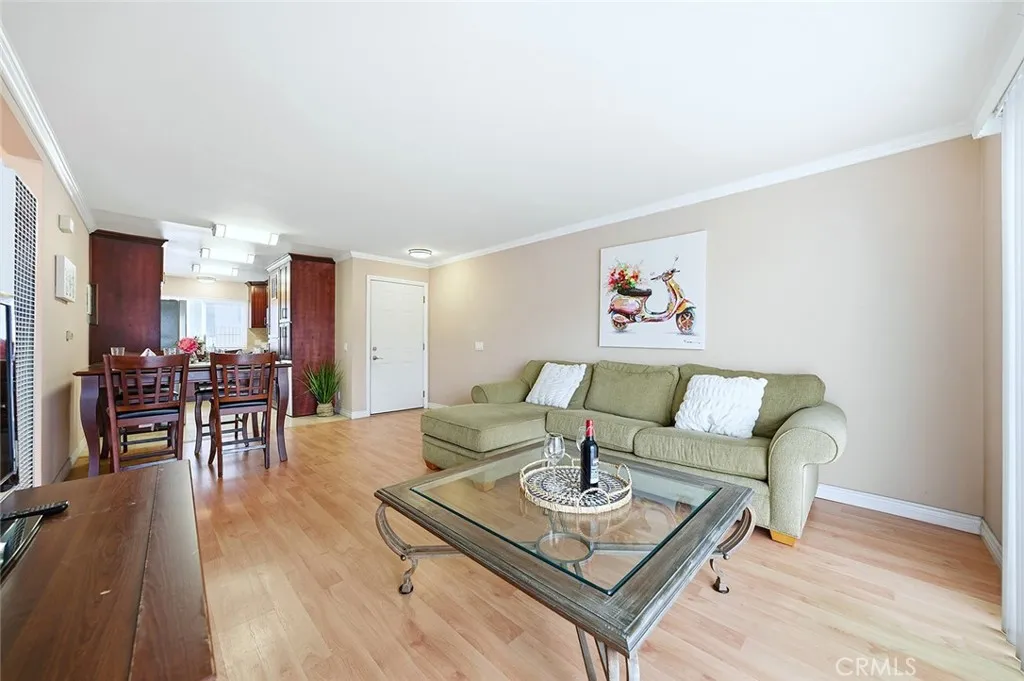 637 Atlantic 3, Long Beach, California 90802 home-pic-3